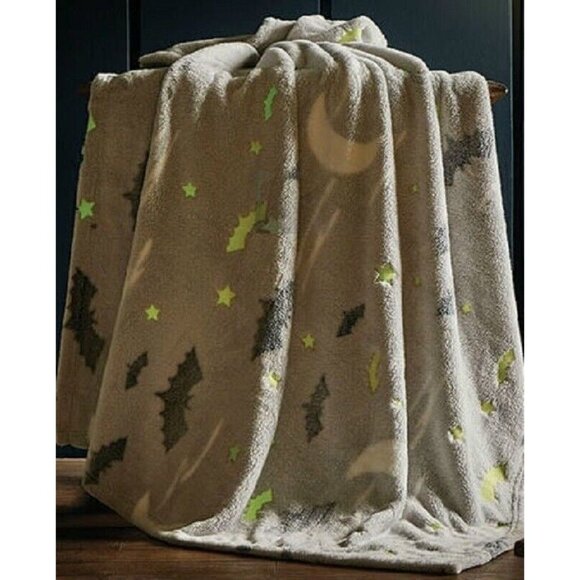 New Spooky Night Glow in the Dark Plush Gift Fleece Throw Blanket Bats Moon Star - Picture 1 of 2